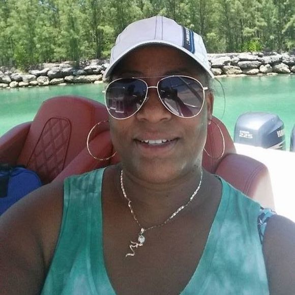 Meet your Posher, Olive - Picture 1 of 1